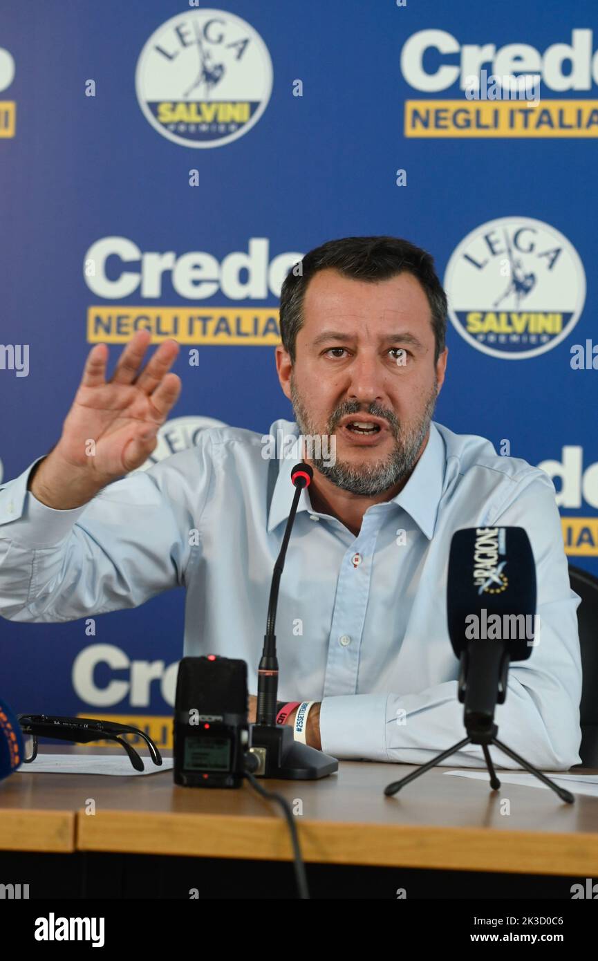 Milán, Italia. 26th de Sep de 2022. Milán, conferencia de prensa de Matteo Salvini para comentar los resultados de las elecciones políticas de 2022 en la foto: Matteo Salvini Crédito: Independent Photo Agency/Alamy Live News Foto de stock