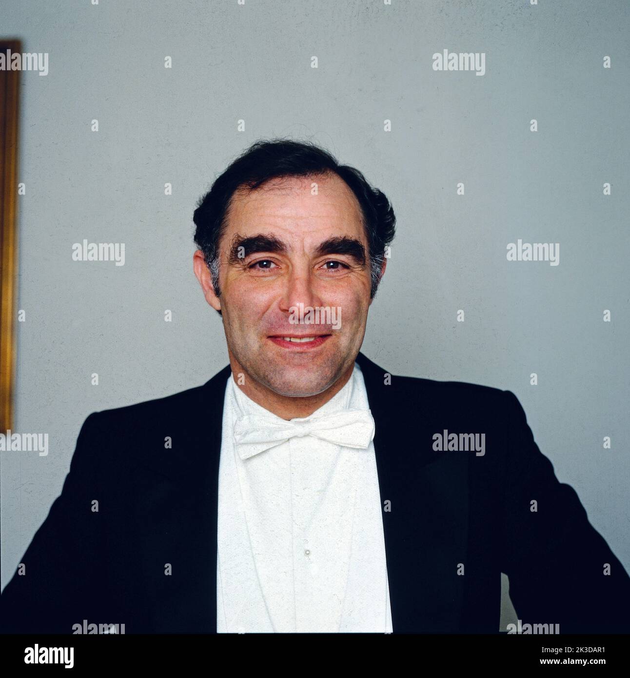 Roberto Benzi, Französisch-italienischer Dirigent, Retrato, Alemania, 1986. Roberto Benzi, director francés-italiano, retrato, Alemania, 1986. Foto de stock