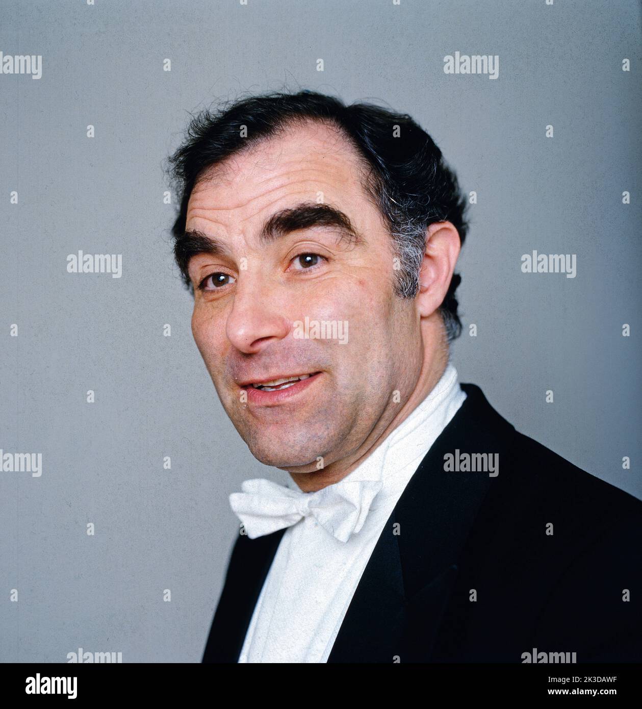 Roberto Benzi, Französisch-italienischer Dirigent, Retrato, Alemania, 1986. Roberto Benzi, director francés-italiano, retrato, Alemania, 1986. Foto de stock