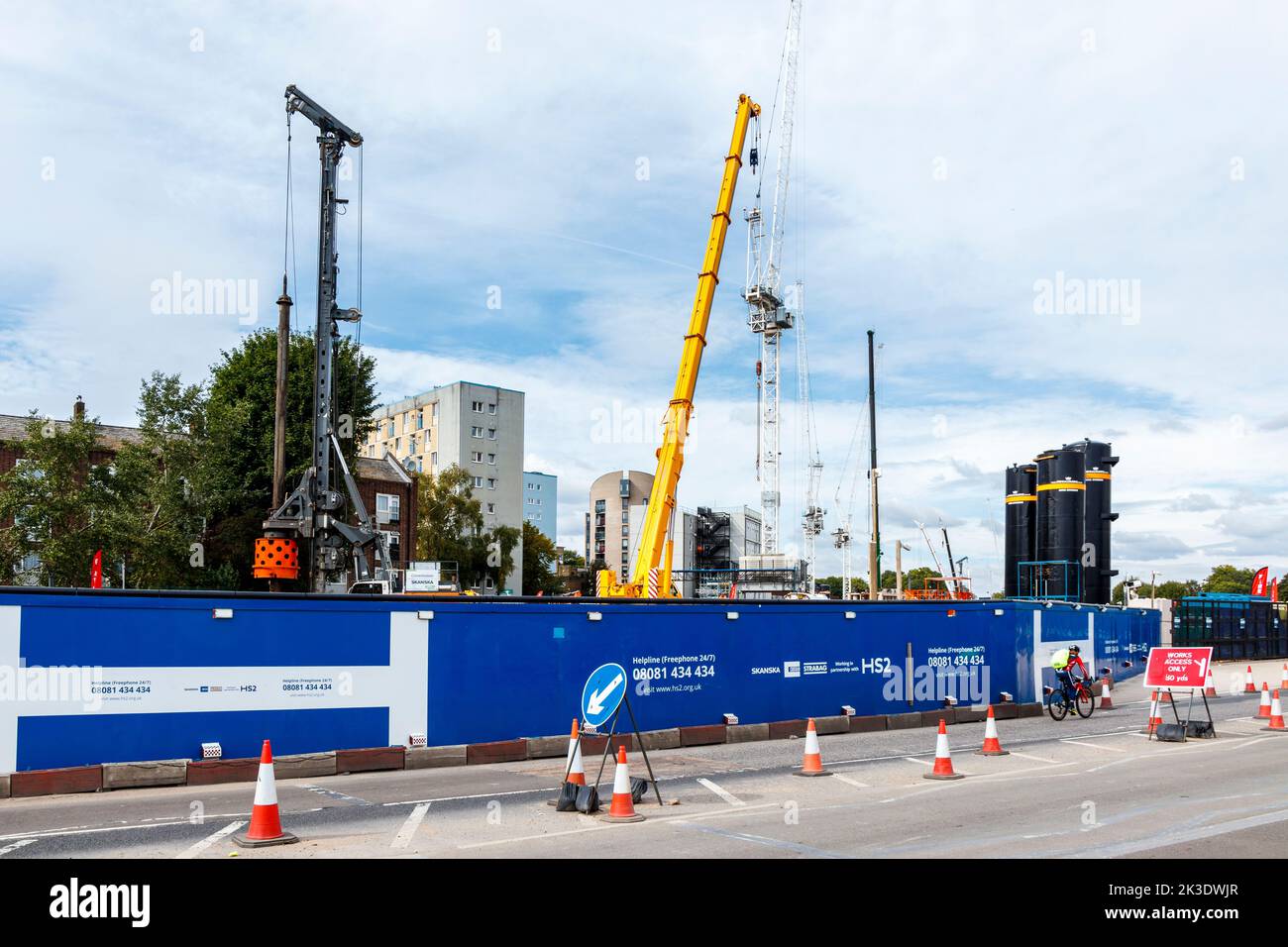 Obras de construcción asociadas con el proyecto ferroviario HS2 en Hampstead Road, Londres, Reino Unido Foto de stock