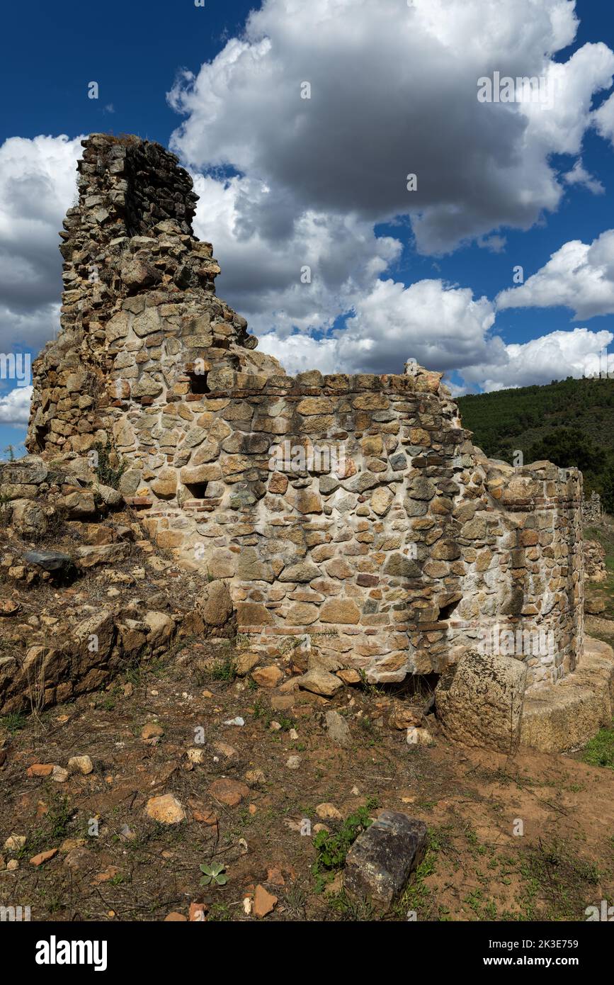 Ruinas de una torre antigua. Ruinas romanas de Ammaia. Portugal. Foto de stock