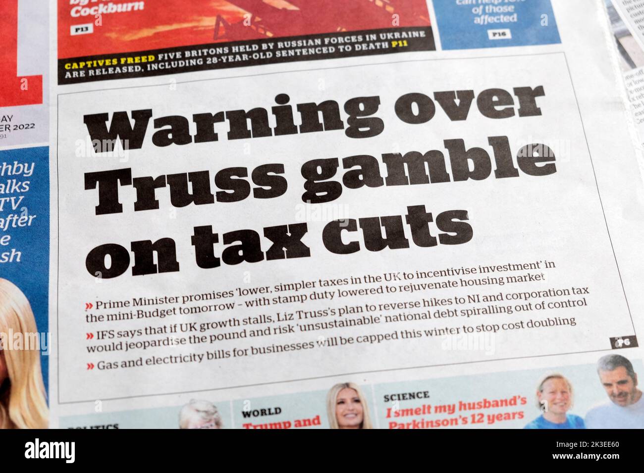'Advertencia sobre la apuesta de los truss sobre los recortes de impuestos' i Periódico titular portada 22 septiembre 2022 Londres Reino Unido Foto de stock