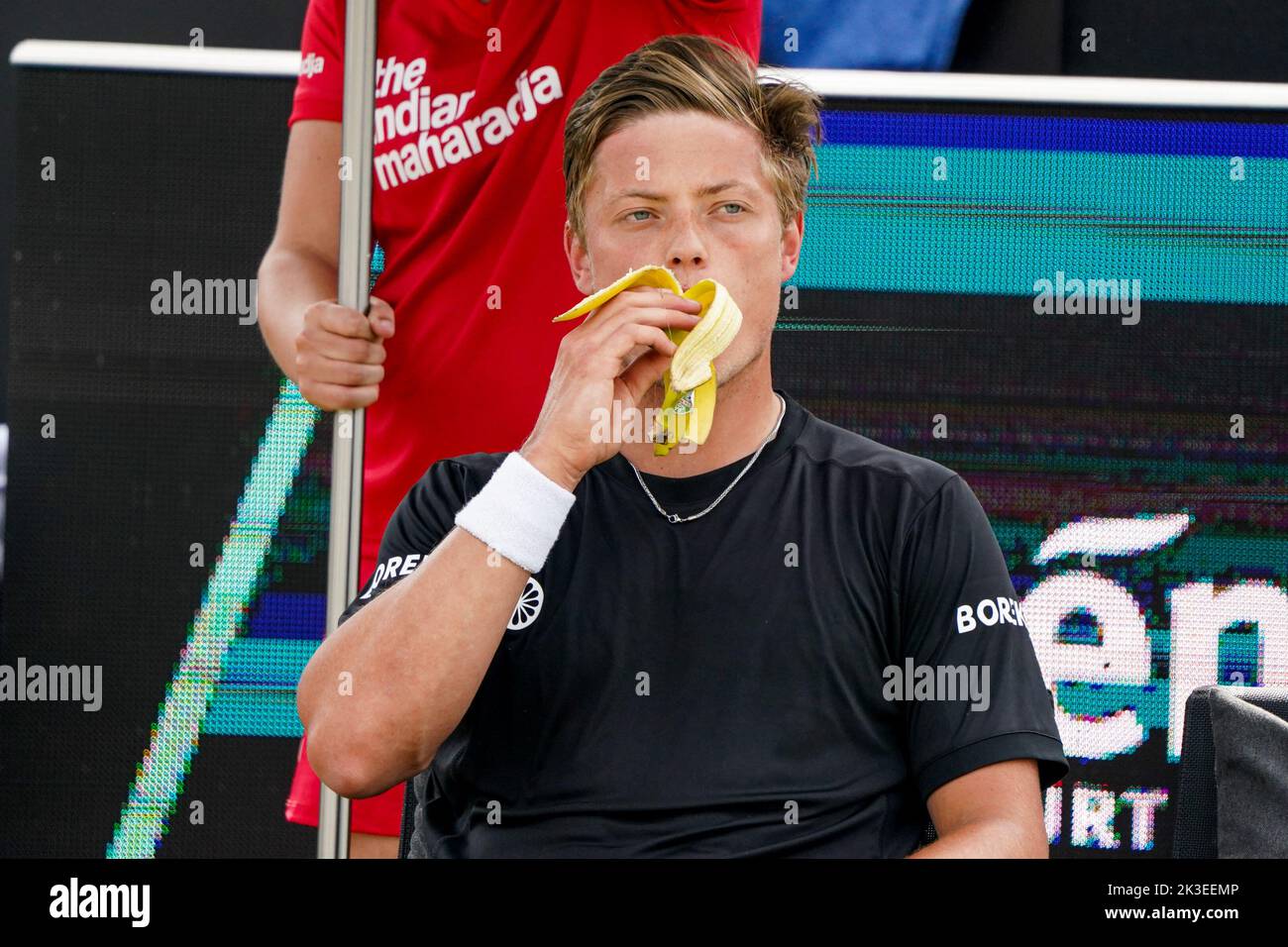 'S-HERTOGENBOSCH, PAÍSES BAJOS - 12 DE JUNIO: Tim van Rijthoven de los Países Bajos durante el partido Mens Singles Final entre Daniil Medvedev de Rusia y Tim van Rijthoven de los Países Bajos en el Autron el 12 de junio de 2022 en 's-Hertogenbosch, Países Bajos (Foto de Joris Verwijst/BSR Agency) Foto de stock