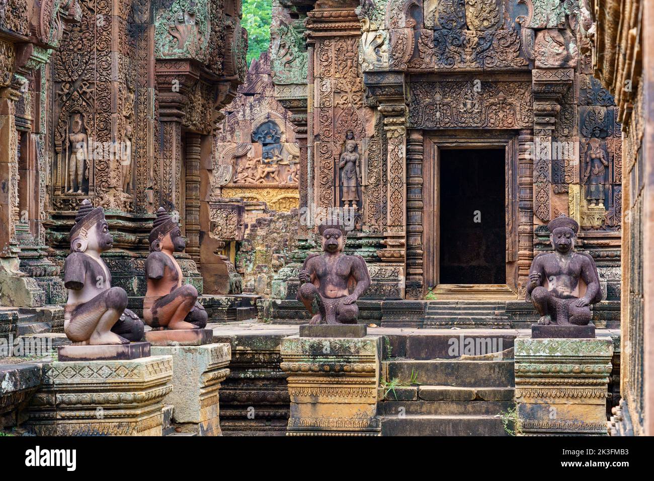 Camboya. Provincia de Siem Reap. El parque arqueológico de Angkor. Banteay Srei. Templo hindú del siglo 10th dedicado a Shiva Foto de stock