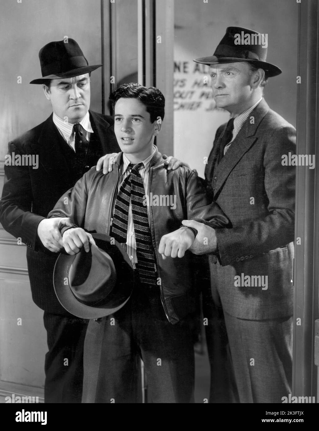 Ralph Dunn, Gene Reynolds, Harry Strang, en el rodaje de la película, 'Gallant Sons', MGM, 1940 Foto de stock