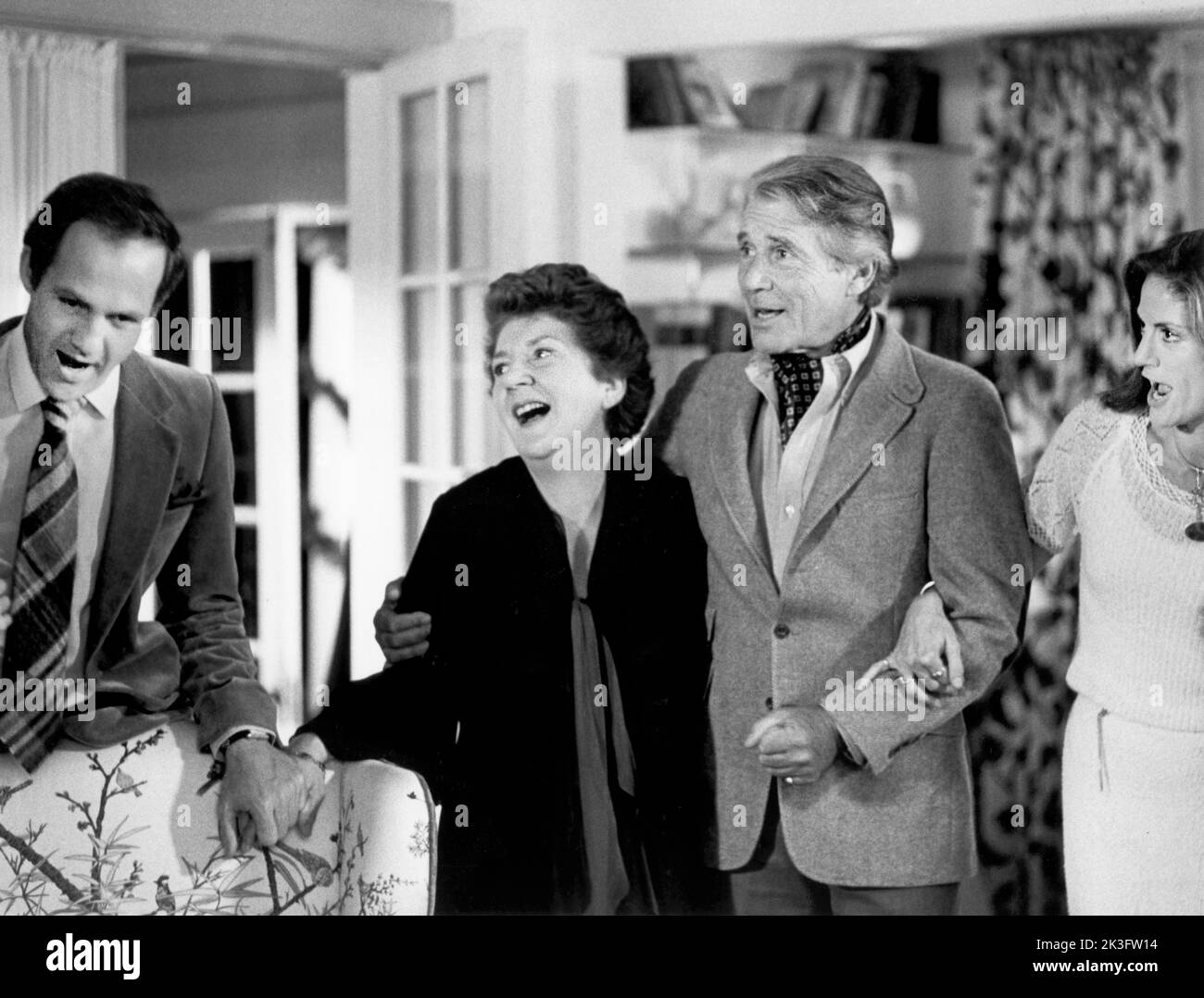Lawrence Pressman, Maureen Stapleton, Efrem Zimbalist, Jr., Gail Strickland, On-set of the Television Movie, 'The Gathering, Part II', NBC, 1979 Foto de stock