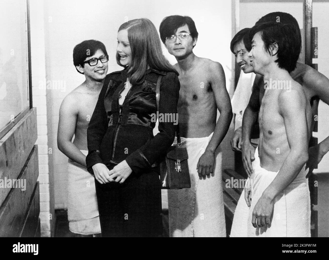 Jill Damas, en el set de la película, 'The Bunny Caper', también conocido como 'Sex Play' y 'Games Girls Play', Atlantic, General Film Corporation, 1974 Foto de stock
