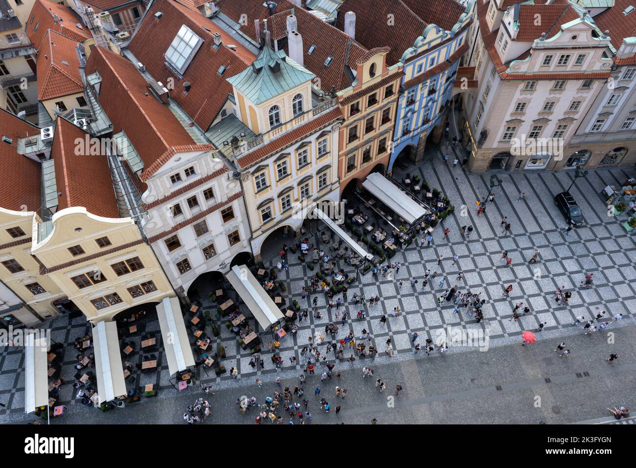 Praga, República Checa - 5 de septiembre de 2022: Plaza de la Ciudad Vieja desde el Ayuntamiento Antiguo Foto de stock