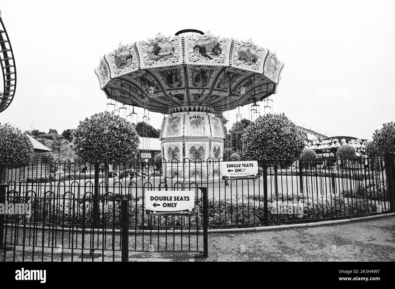 El cielo Swinger recinto ferial ride Paultons Park, Southampton, Inglaterra, Reino Unido. Foto de stock