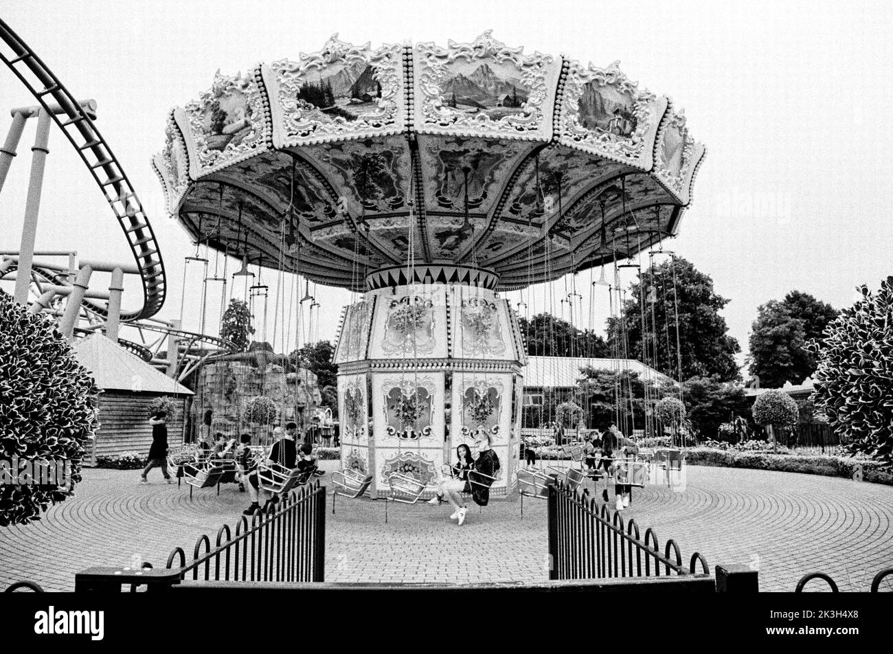 El cielo Swinger recinto ferial ride Paultons Park, Southampton, Inglaterra, Reino Unido. Foto de stock