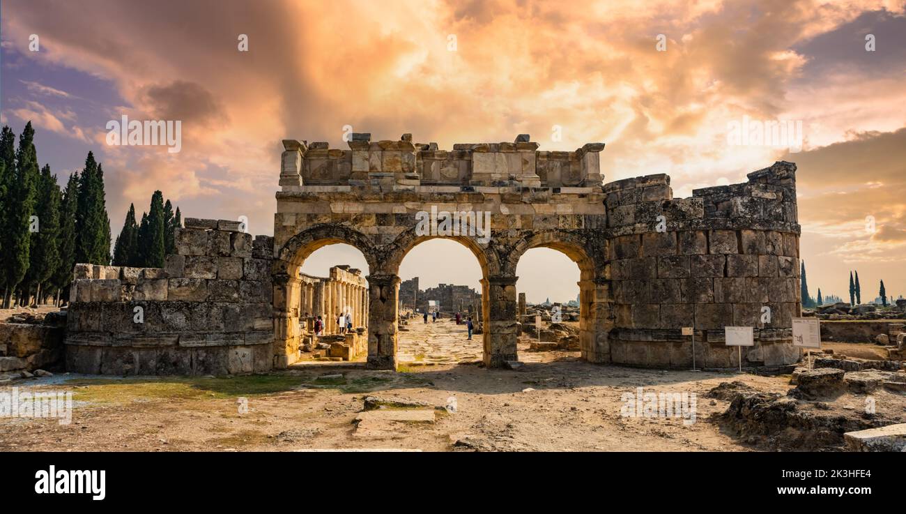 Hierápolis ruinas de la antigua ciudad Pamukkale Turquía. Patrimonio de la Humanidad de la UNESCO. Foto de stock