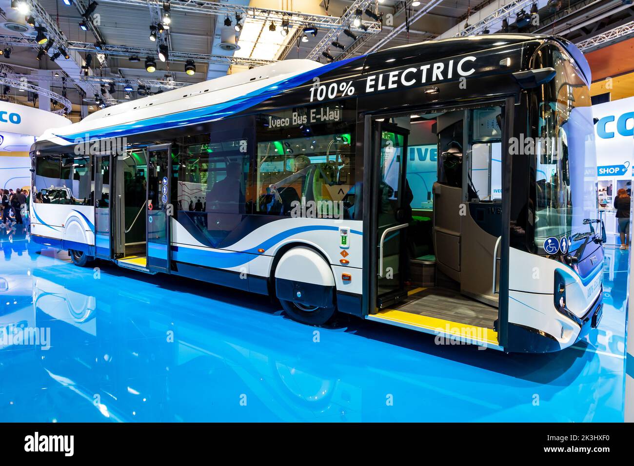 Iveco Bus City E-Way de transporte público eléctrico presentado en el Hannover IAA Transportation Motor Show. Alemania - 20 de septiembre de 2022 Foto de stock