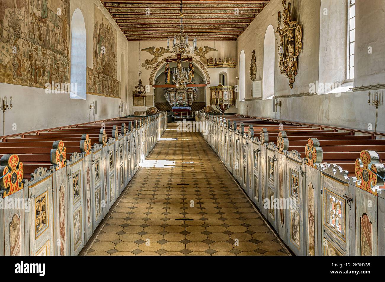 El interior de la pintoresca iglesia de Brøns, Dinamarca, 15 de septiembre de 2022 Foto de stock