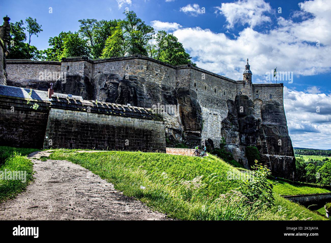 La Fortaleza de Konigstein, la 'Bastilla Saxon', es una fortaleza en la cima de una colina cerca de Dresden, en la Suiza sajona, Alemania Foto de stock