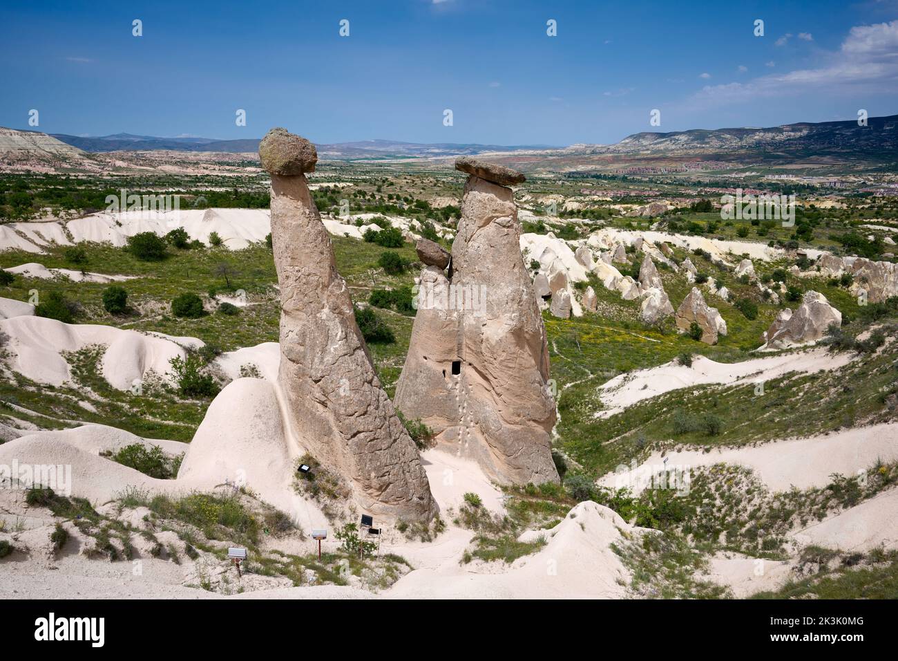 Erosión Formación de las tres bellezas, Üç Güzeller, Capadocia, Anatolia, Turquía Foto de stock