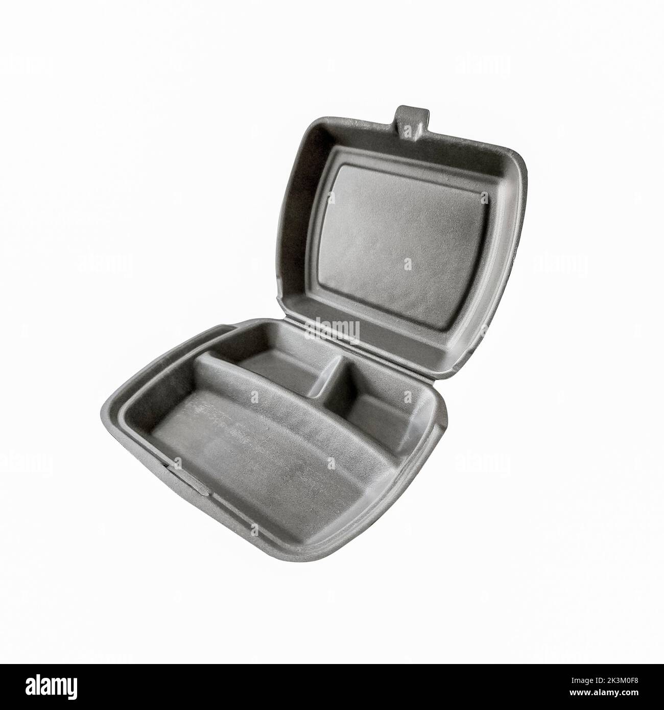 Recipiente de plástico gris abierto con tapa para alimentos aislados sobre fondo blanco. Contenedor desechable Foto de stock