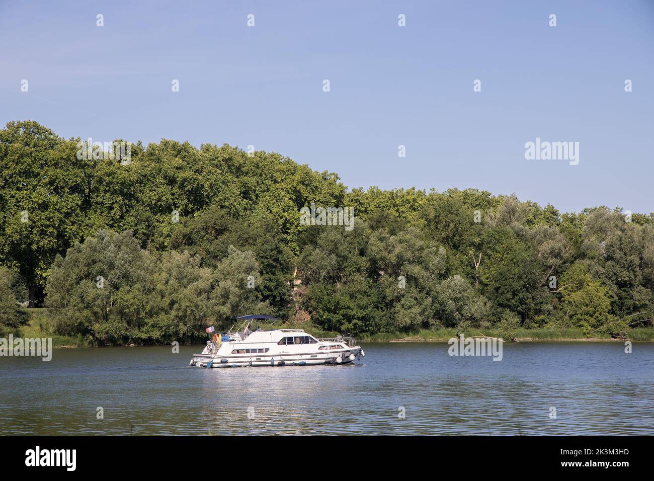 Barco de recreo en el río Saone, Jassans-Riottier, Francia Foto de stock