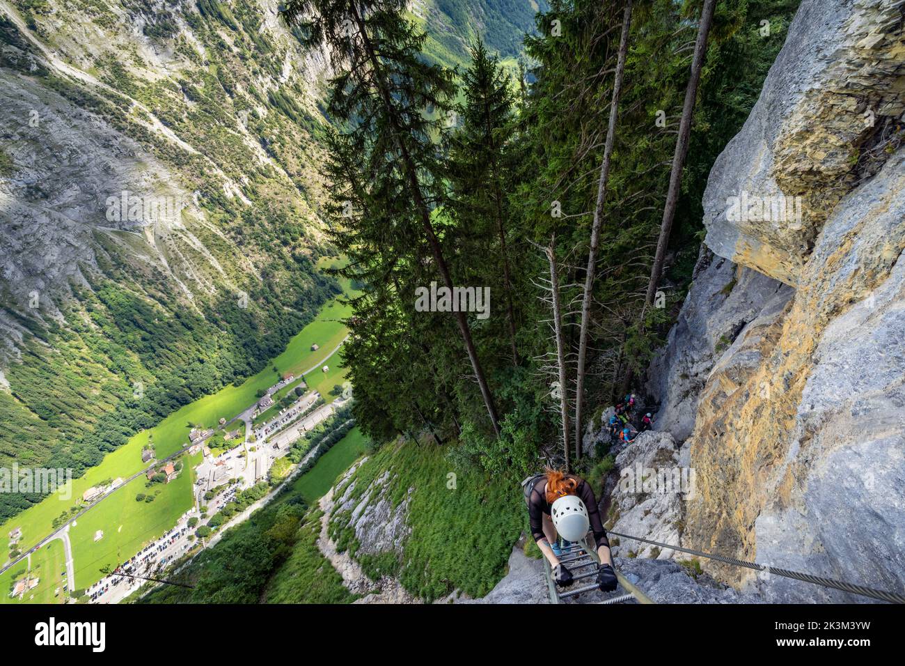 En la ruta Mürren vía ferrata cerca de Lauterbrunnen, Suiza, Alpes Foto de stock