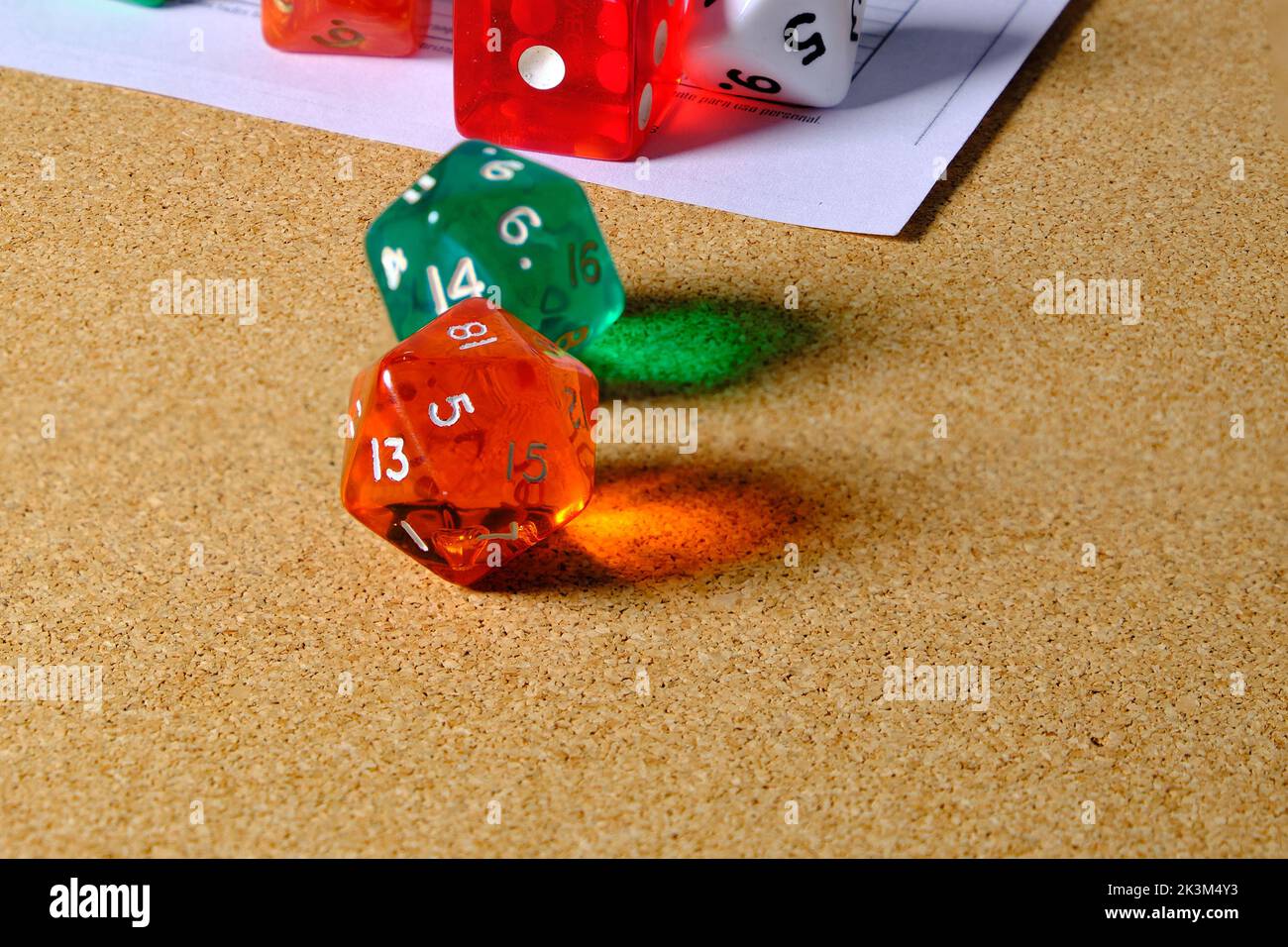 Foto de Papel De Mesa Colorido Jogando Dados De Jogo Rpg No Mapa De  Masmorra Desenhado À Mão e mais fotos de stock de Role Playing Game - iStock