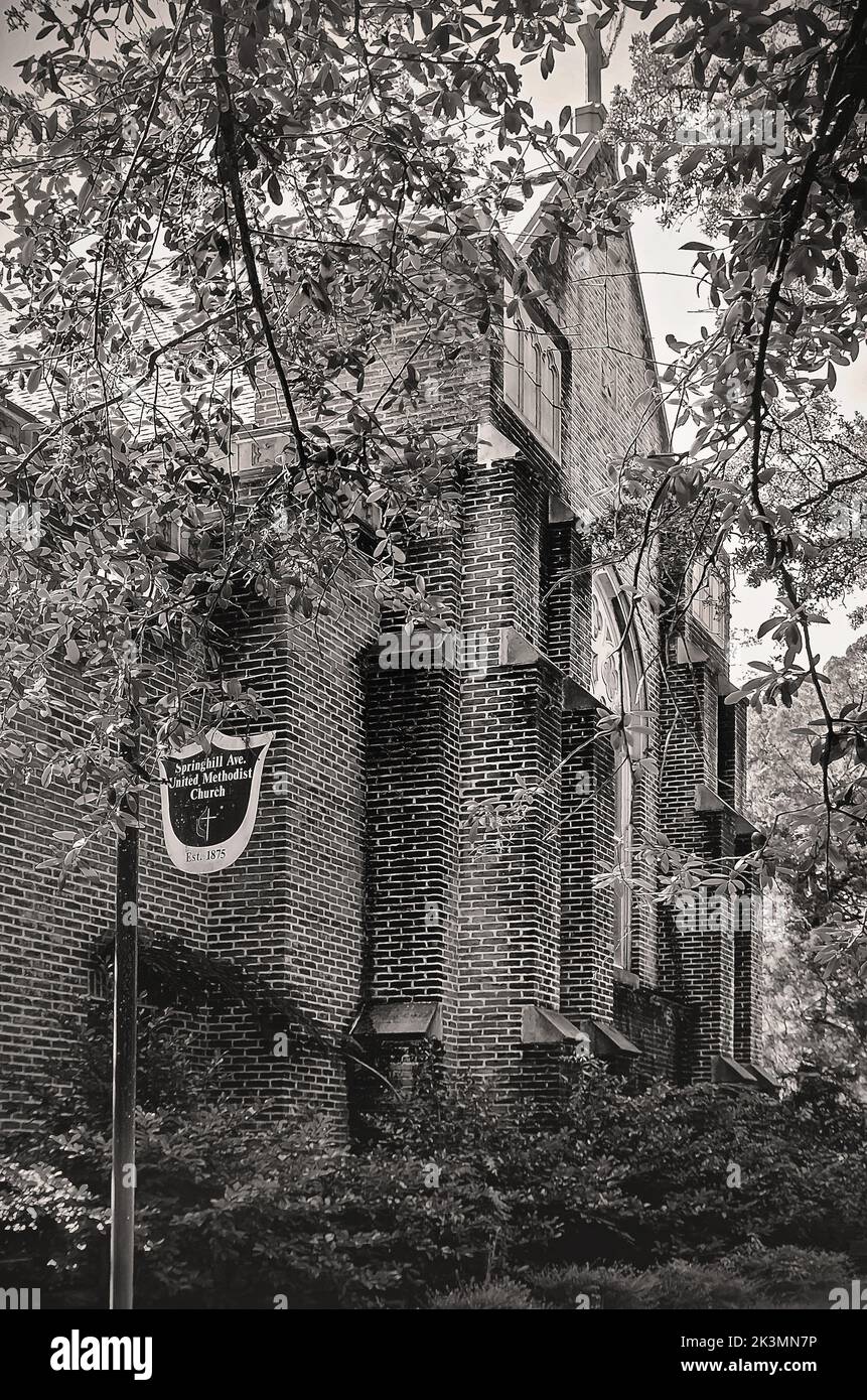 La Iglesia Metodista Unida de SpringHill Avenue se muestra el 24 de septiembre de 2022, en Mobile, Alabama. La iglesia gótica inglesa del renacimiento fue construida en 1952. Foto de stock