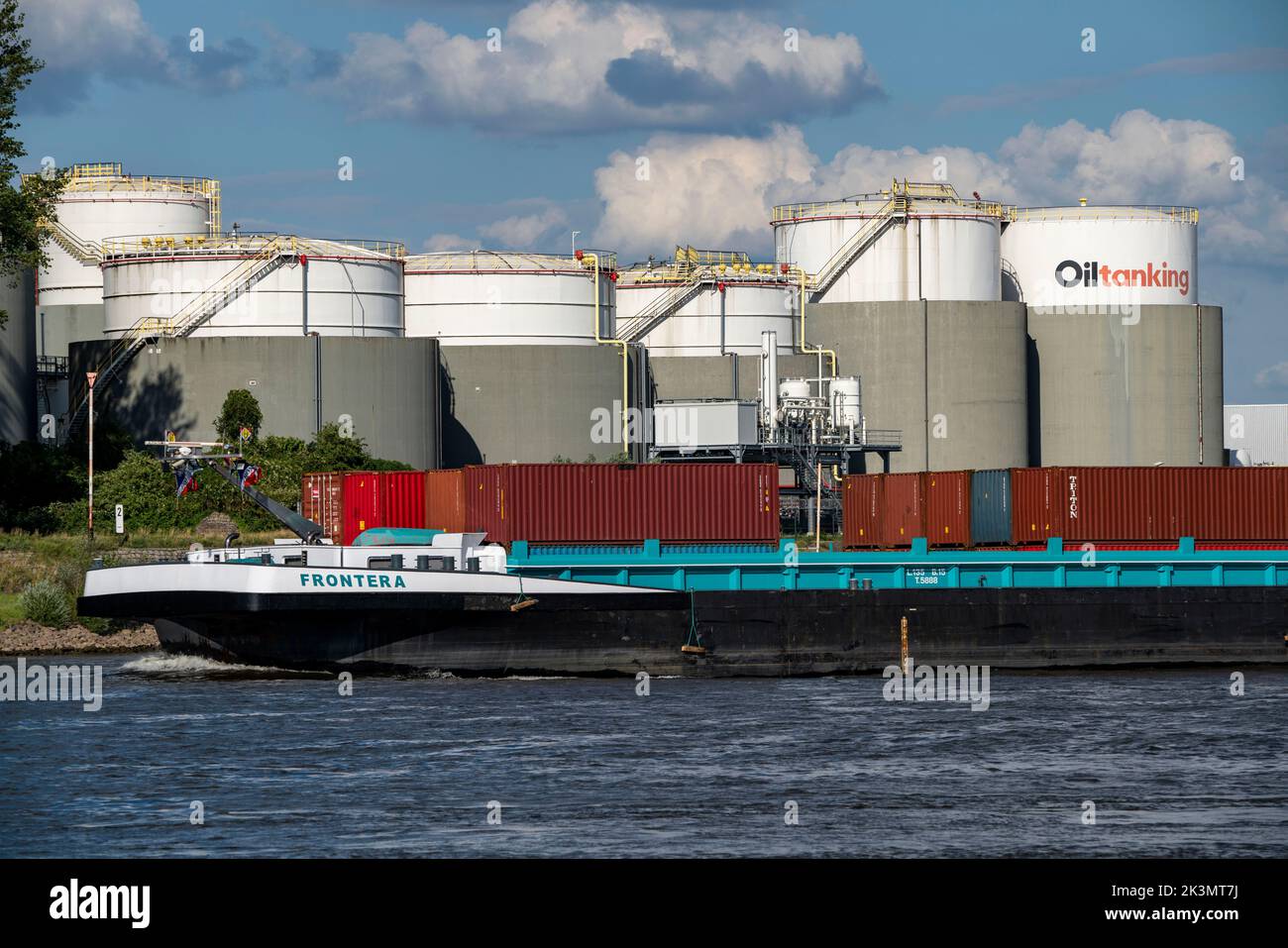 Duisburg puertos, granja cisterna de Oiltanking Deutschland GmbH, grandes tanques para combustibles y aceites vegetales, en el Rin, Tanker, Duisburg, NRW, Alemania Foto de stock