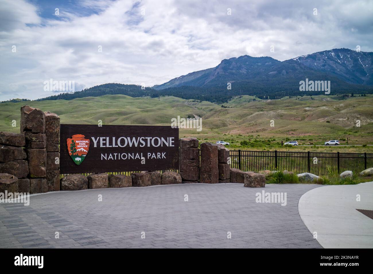 Una carretera de entrada en el Parque Nacional Yellowstone, Wyoming Foto de stock