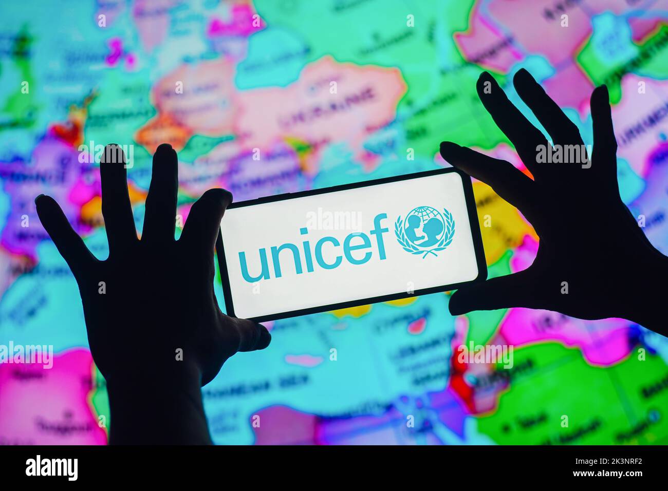 Brasil. 27th de Sep de 2022. En esta ilustración fotográfica, el logotipo del Fondo Internacional de las Naciones Unidas para Emergencias en la Infancia (UNICEF) aparece en un smartphone. Crédito: SOPA Images Limited/Alamy Live News Foto de stock
