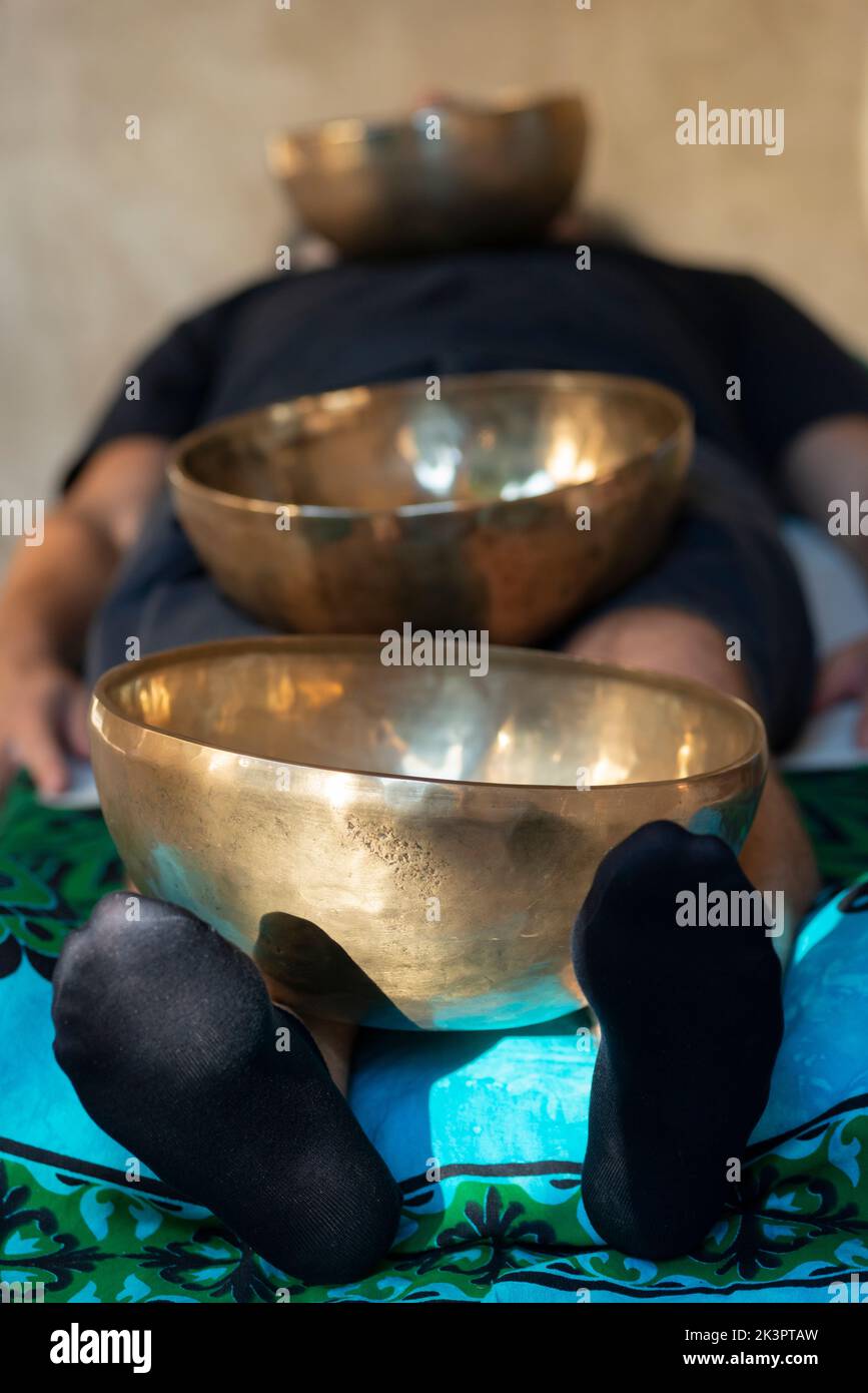 Terapia Tibetana Bells, Canting Bowl Foto de stock