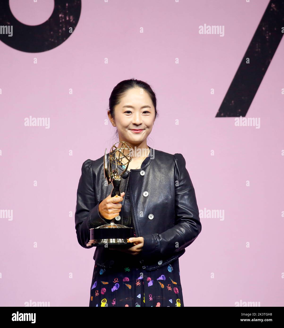 Chae Kyoung-Sun, 16 de septiembre de 2022 : La diseñadora de producción Chae Kyoung-Sun de 'Squid Game', ganadora del premio Emmy al mejor diseño de producción para un programa narrativo contemporáneo, posará en una conferencia de prensa celebrada para celebrar sus seis victorias Emmy en un hotel de Seúl, Corea del Sur. La serie de televisión de supervivencia surcoreana creada por Hwang Dong-Hyuk para Netflix incluía un total de seis títulos de Emmy, entre ellos el mejor director para Hwang y el mejor actor de series dramáticas para Lee Jung-Jae, en la edición de 74th de los Premios Emmy Primetime. El original de Netflix se convirtió en el primer programa de televisión no inglés que ganó Foto de stock