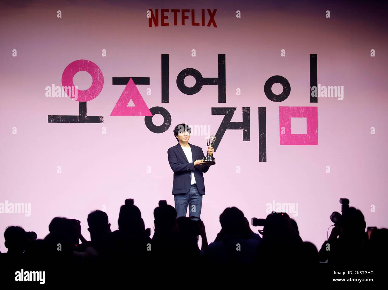 Cheong Jai-Hoon, 16 de septiembre de 2022 : El supervisor de VFX Cheong Jai-Hoon de 'Squid Game', cuyo equipo ganó el Emmy por su destacado efecto visual especial, posó en una conferencia de prensa celebrada para celebrar sus seis victorias en un hotel de Seúl, Corea del Sur. La serie de televisión de supervivencia surcoreana creada por Hwang Dong-Hyuk para Netflix incluía un total de seis títulos de Emmy, entre ellos el mejor director para Hwang y el mejor actor de series dramáticas para Lee Jung-Jae, en la edición de 74th de los Premios Emmy Primetime. El original de Netflix se convirtió en el primer programa de televisión no inglés en ganar los Emmys que reconocen la televisión excepcional Foto de stock