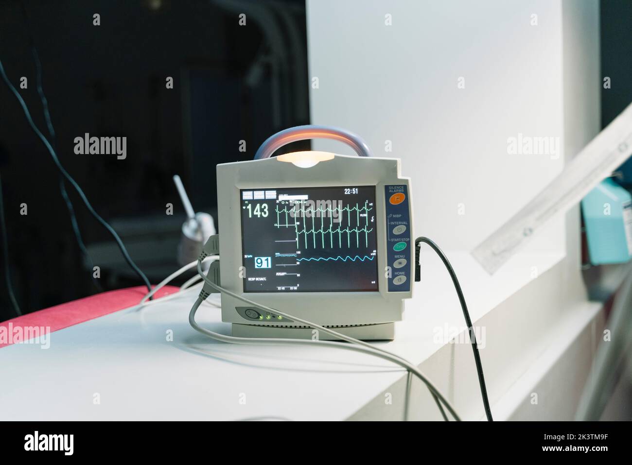 Controladores parámetros dispositivo médico en la clínica Foto de stock