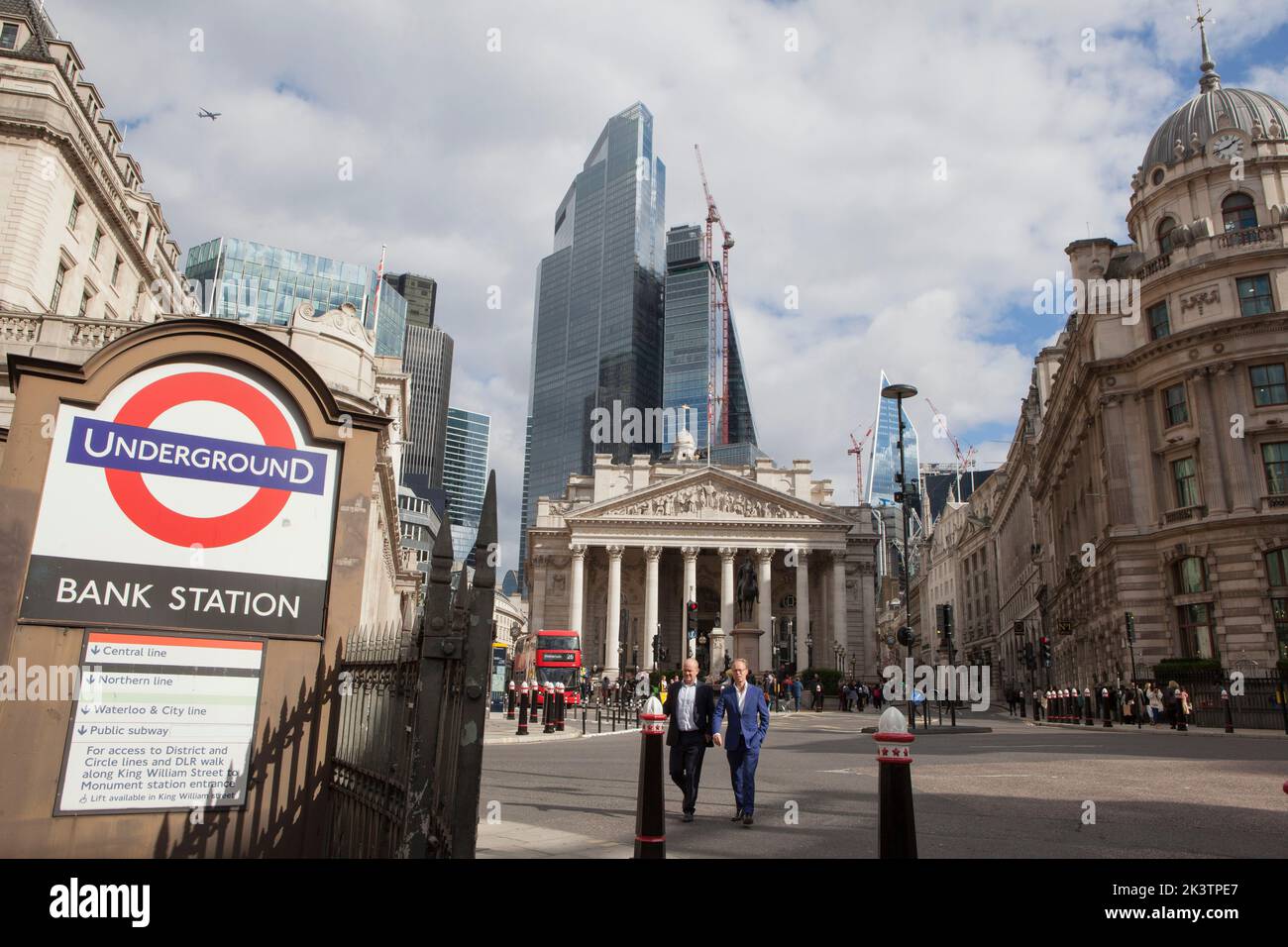 Londres, Reino Unido, 28 de septiembre de 2022: Estación bancaria en el corazón del distrito financiero de la City de Londres. Noticias vivas de Anna Watson/Alamy Foto de stock