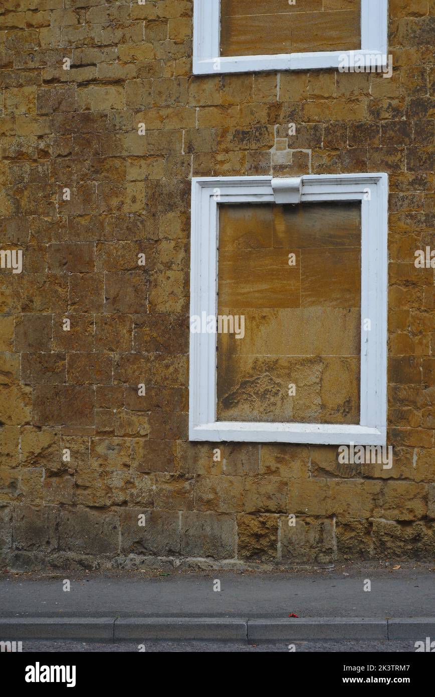 Las ventanas de ladrillo son a menudo el legado de la ventana de impuestos de 1696, dando lugar a la expresión de robo Daylight Foto de stock