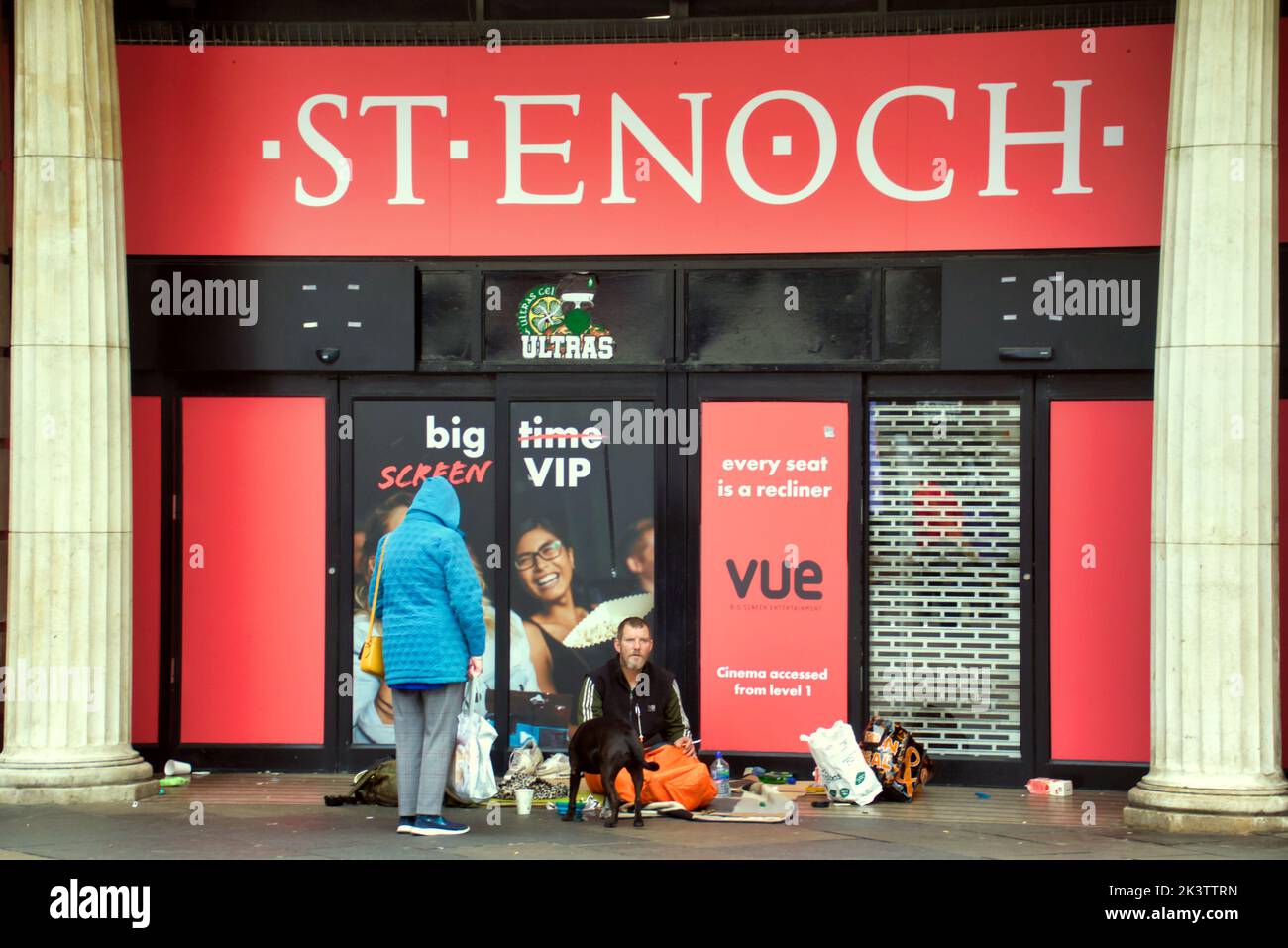 Glasgow, Escocia, Reino Unido 28th de septiembre de 2022. Clima en el Reino Unido: Soleado en la ciudad vio a los lugareños un turista tomar las calles como el factor de sentirse bien animó a ir de compras. Crédito Gerard Ferry/Alamy Live News Foto de stock