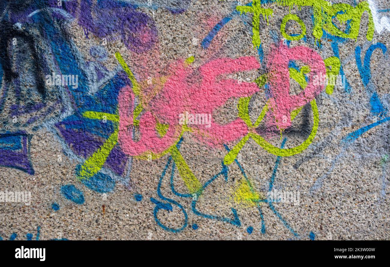 Fondo de graffiti abstracto de marco completo en una pared áspera Foto de stock
