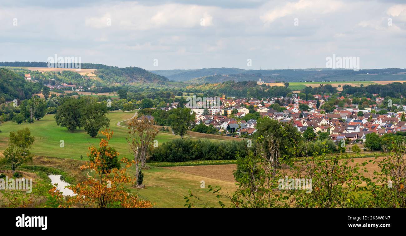 Vistas desde Bad Wimpfen, una ciudad balneario histórica en el distrito de Heilbronn, en la región de Baden-Wuerttemberg, en el sur Foto de stock