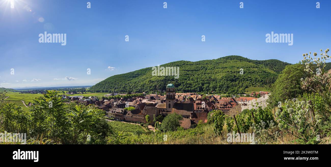 Vista panorámica de la ciudad de Kaysersberg Francia Foto de stock