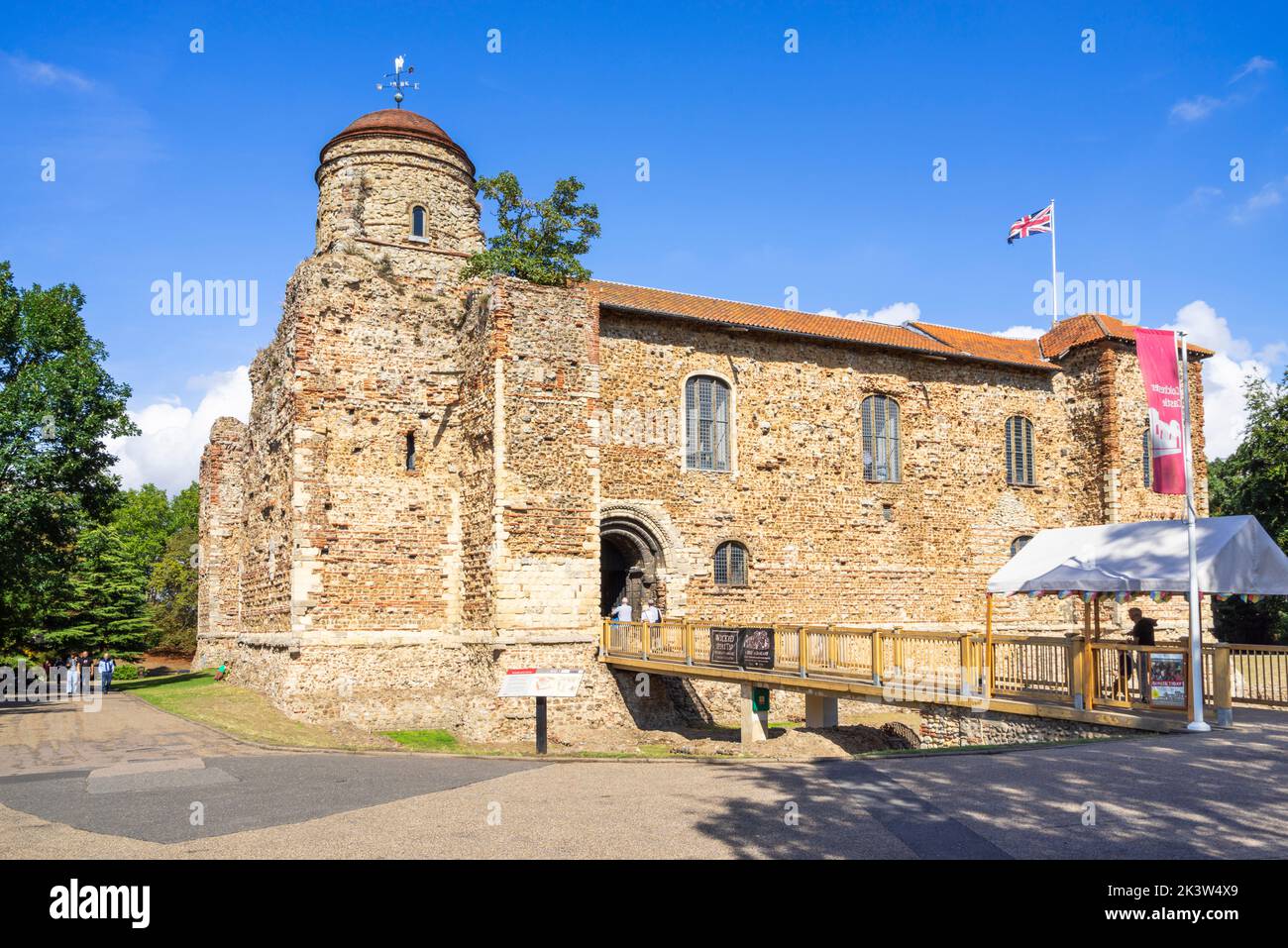 Entrada al castillo de Colchester al torreón normando y museo Colchester parque del castillo de Colchester Essex Inglaterra Reino Unido GB Europa Foto de stock