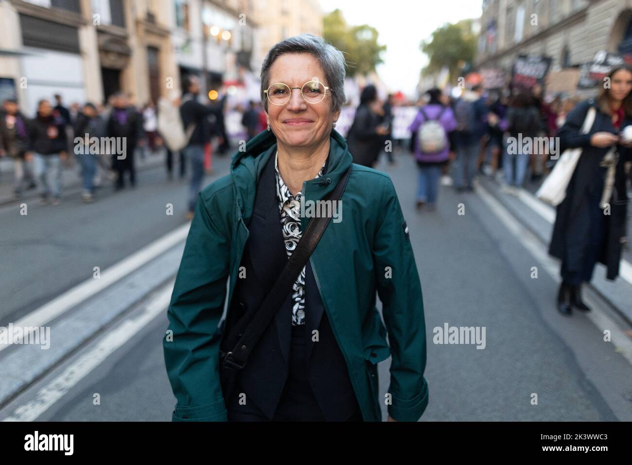 Sandrine Rousseau, diputada de EELV, participa en una manifestación por los derechos al aborto en el Día Internacional del Aborto Seguro que se celebra anualmente en París el 28 de septiembre de 2022. Foto de Raphael Lafargue/ABACAPRESS.COM Foto de stock