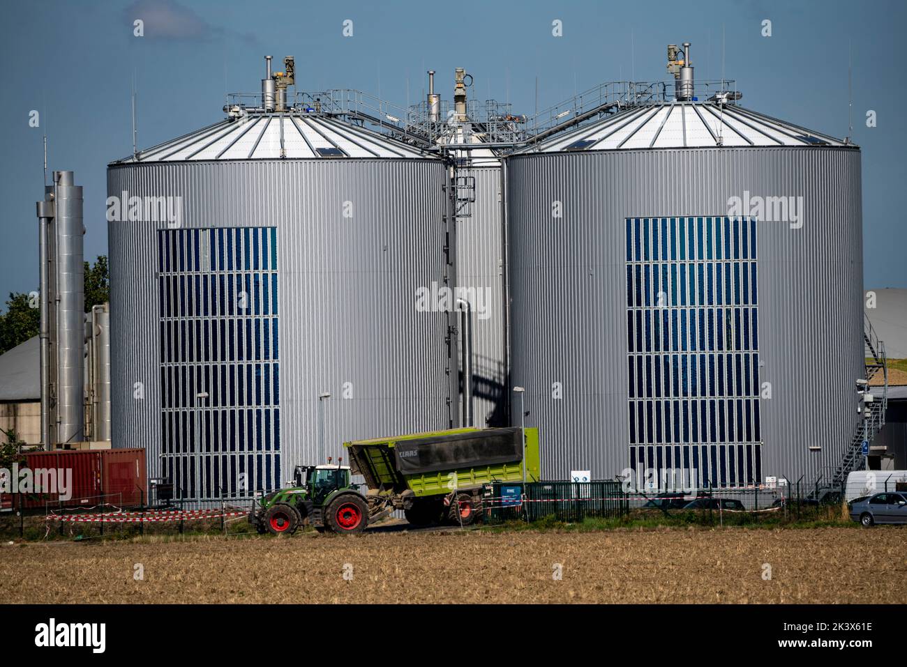 La planta de biogás de RWE Bergheim-Paffendorf, aquí se cultiva de la agricultura regional, planta entera, hierba y ensilaje de maíz, centeno verde, remolacha azucarera y alfalfa Foto de stock