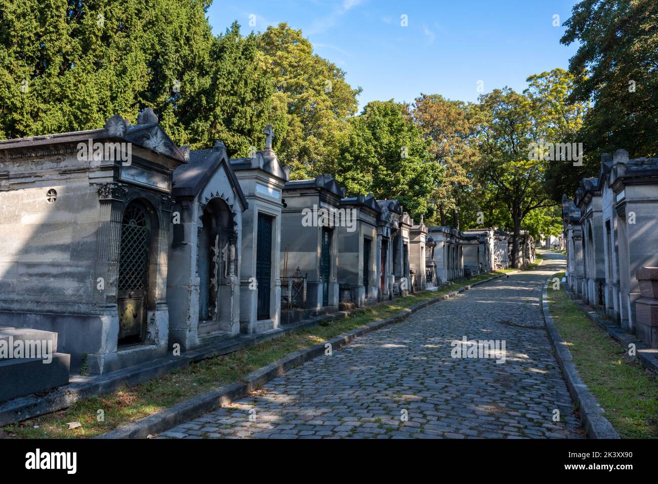 Lápidas en el cementerio de Pere-Lachaise en París, Francia Foto de stock