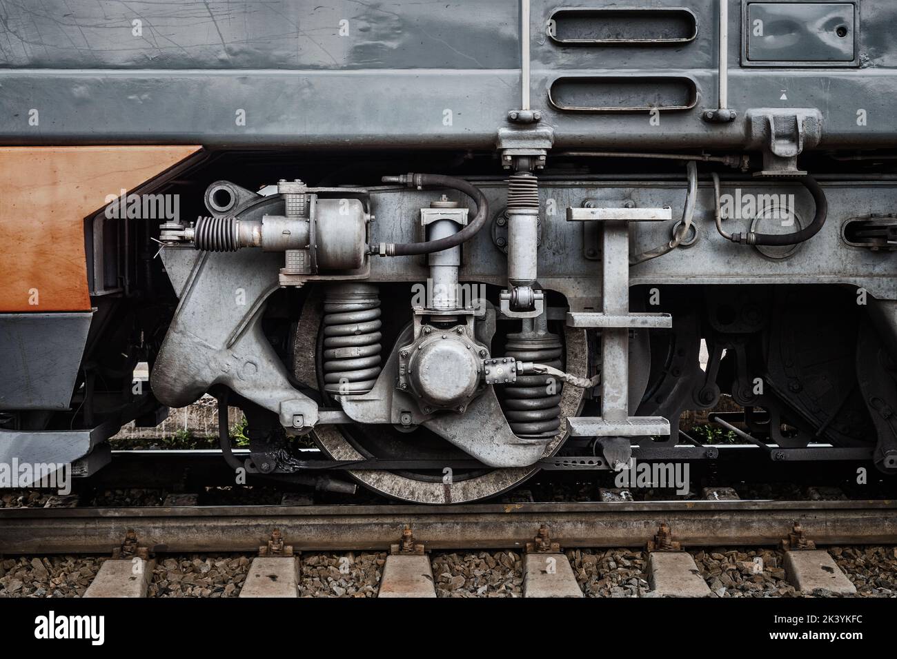 Detalle de la rueda del tren ferroviario Transiberiano en Moscú, Rusia. Foto de stock
