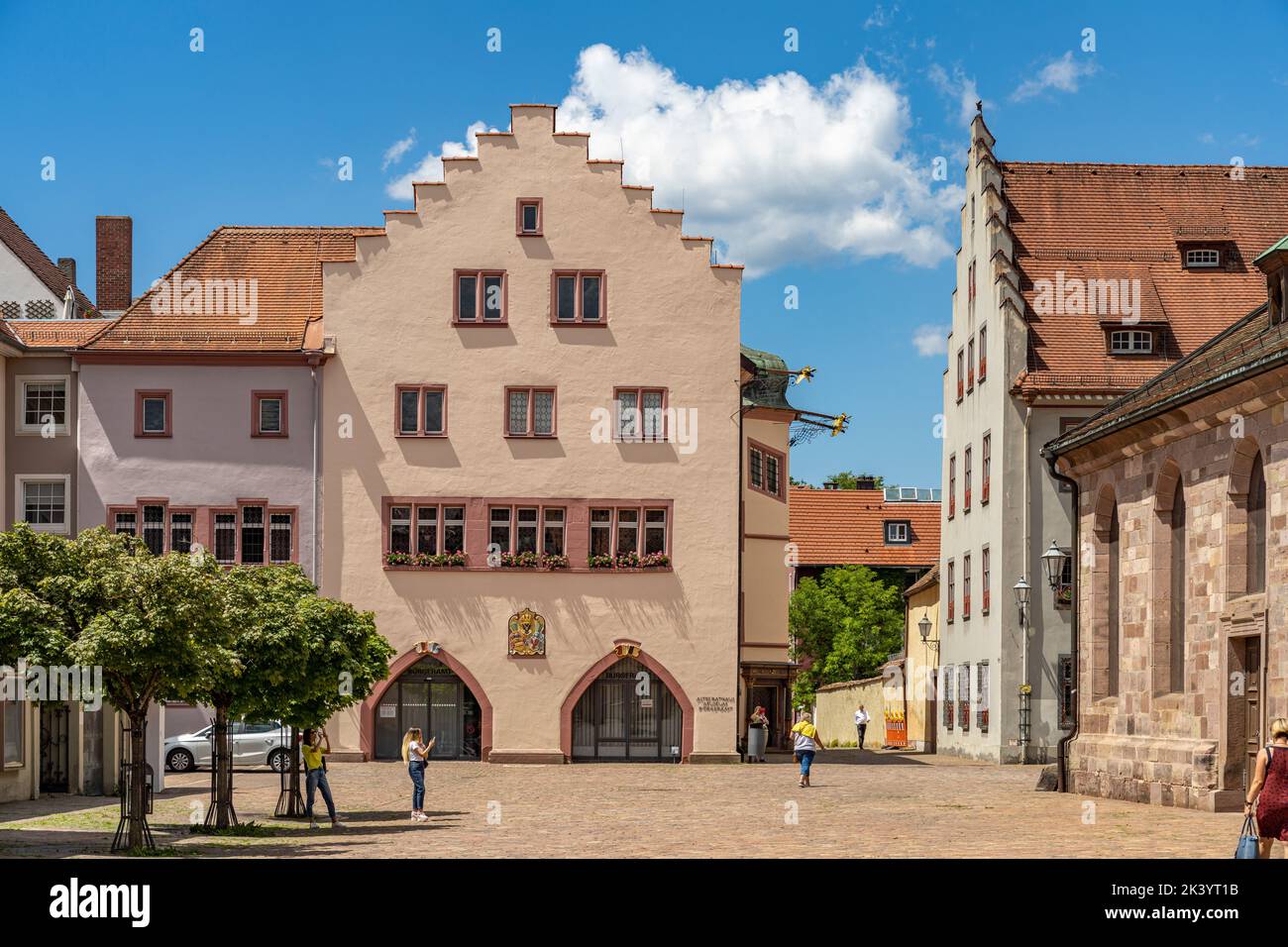 Das Alte Villinger Rathaus am Münsterplatz in Villingen-Schwenningen, Schwarzwald, Baden-Württemberg, Deutschland | El antiguo Ayuntamiento de Villingen en M Foto de stock