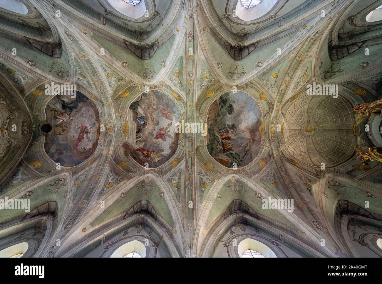 Vista interior en la Iglesia de San Miguel en Bressanone. Provincia de Bolzano, Trentino Alto Adige, Italia. Foto de stock