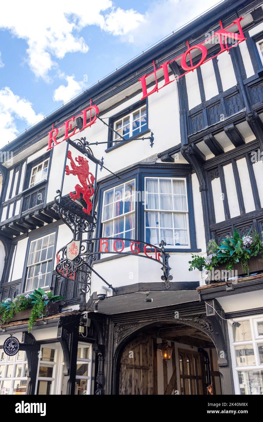 15th Century Red Lion Hotel, High Street, Colchester, Essex, Inglaterra, Reino Unido Foto de stock