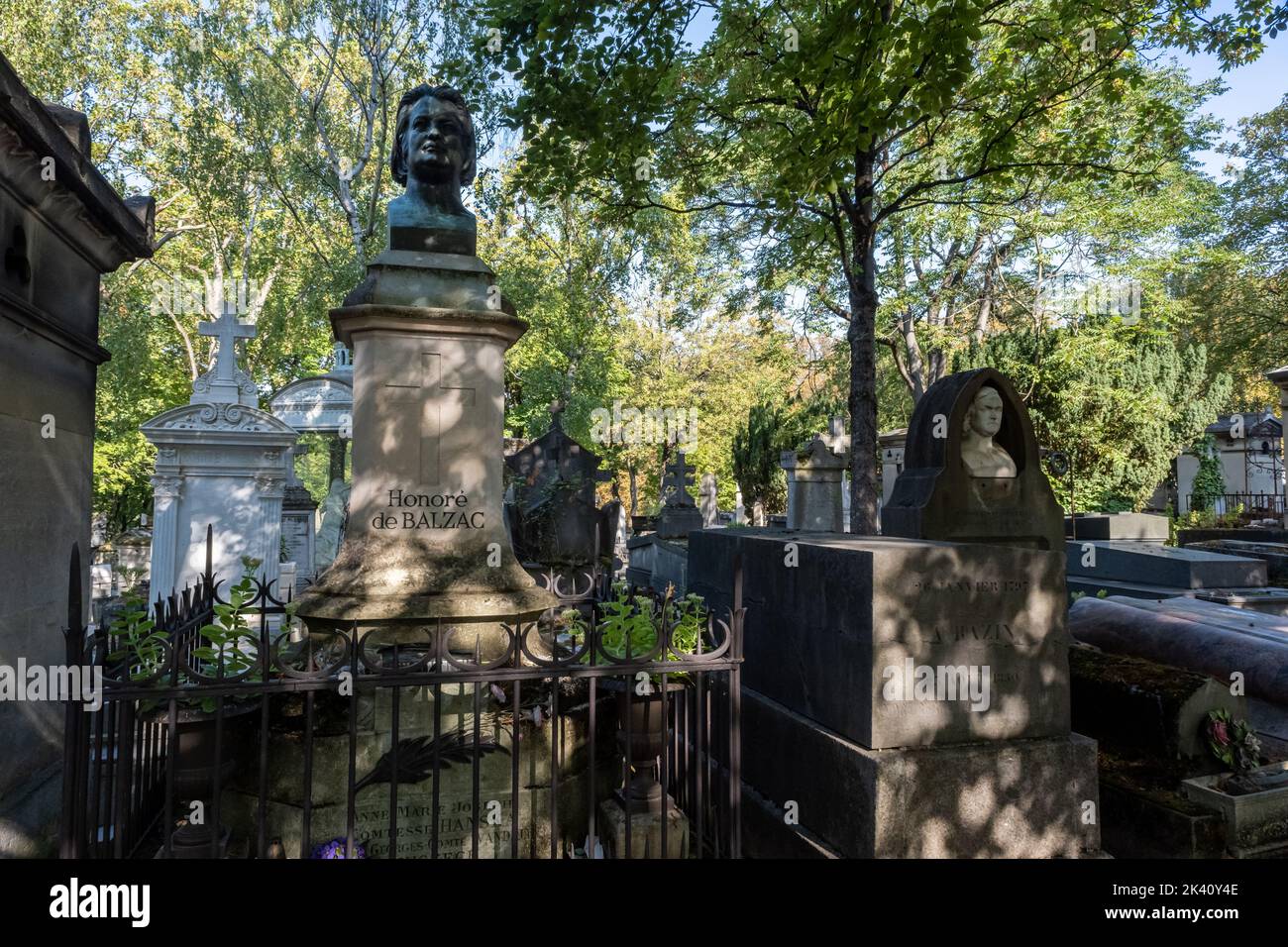 París, Francia - 31 de agosto de 2022: Lápida Honore de Balzac en el cementerio Pere-Lachaise Foto de stock