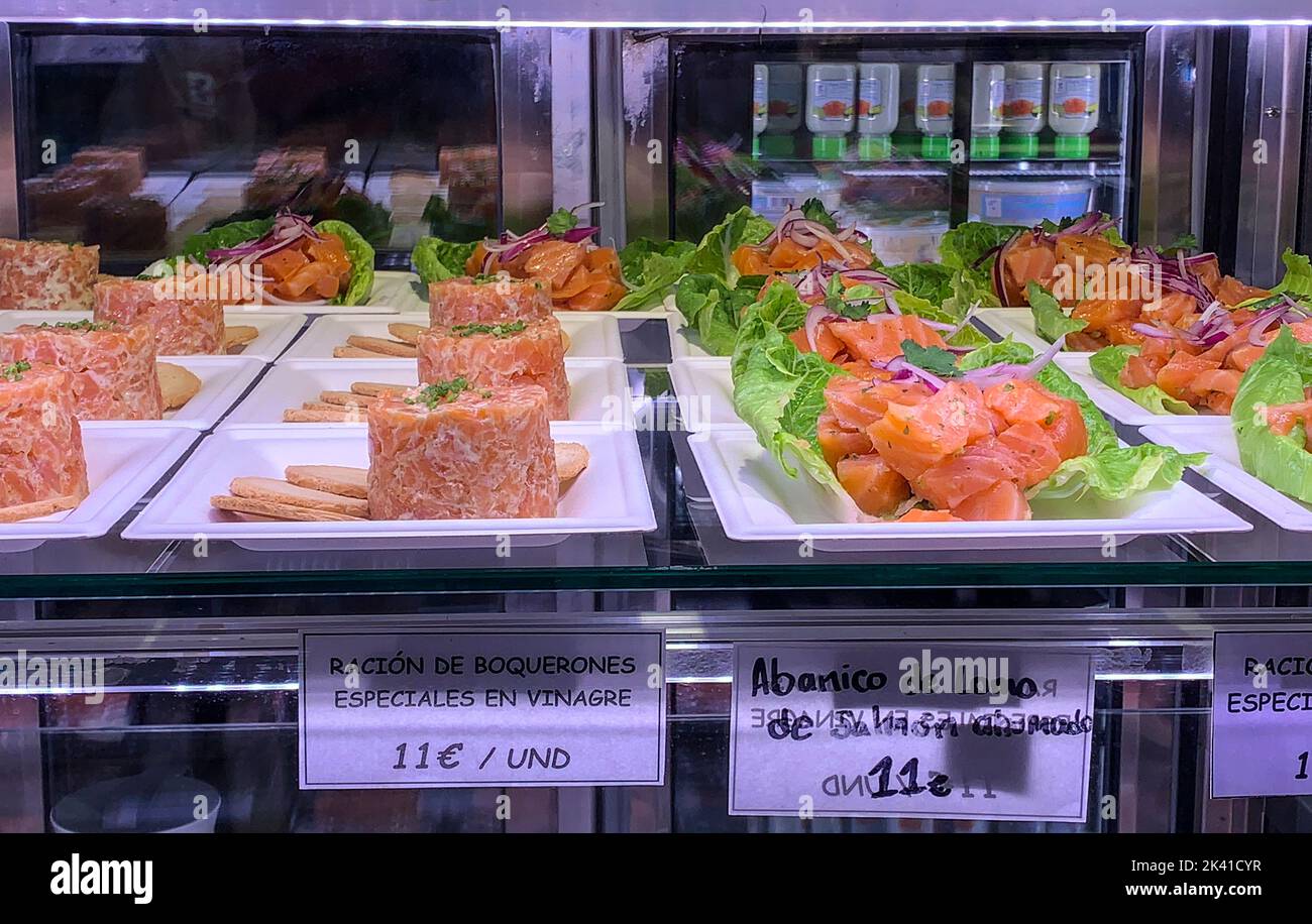 España, Madrid. Comida española en el mercado de San Miguel. Foto de stock