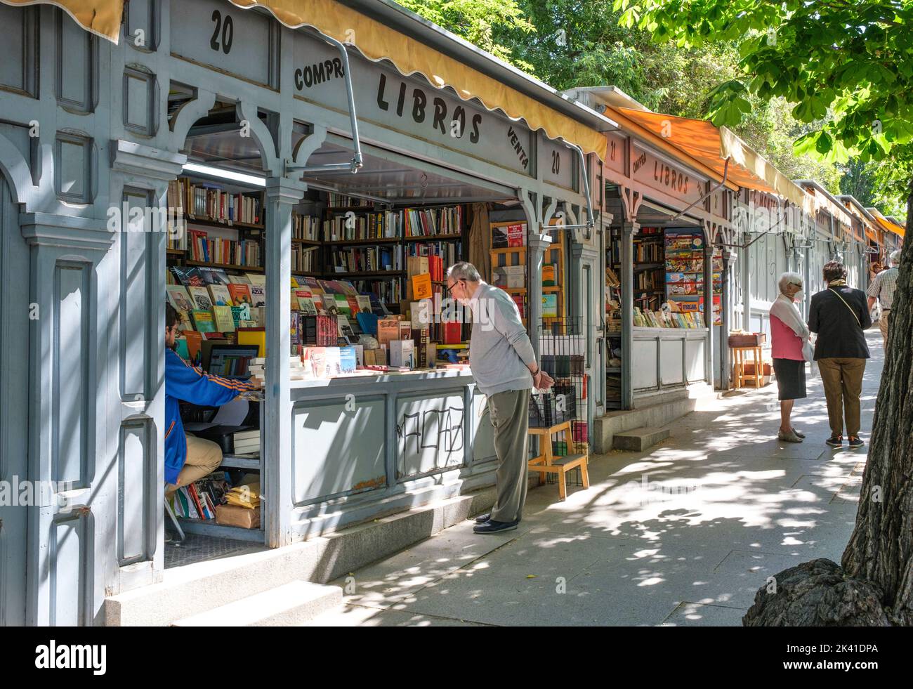 España, Madrid. Puestos de libros, Calle Moyano. Foto de stock