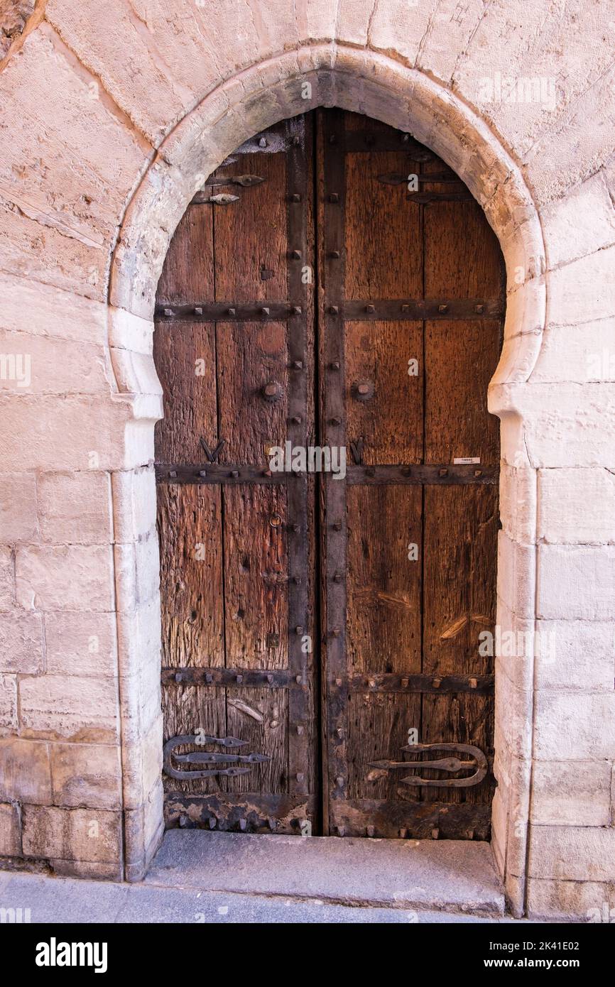 España, Madrid. Puerta a la Torre y Casa de los Lujanes, conocida como la Puerta más antigua de Madrid. Siglo 15th. Foto de stock