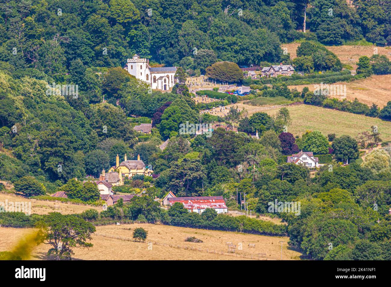 Una larga foto del pueblo de Selworthy en el Parque Nacional de Exmoor, Somerset Reino Unido Foto de stock